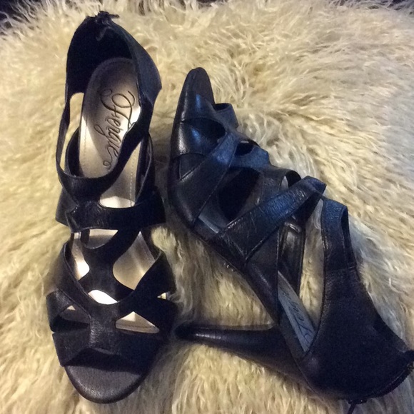 FERGIE Black Peep Toe Strappy heels - Picture 2 of 7